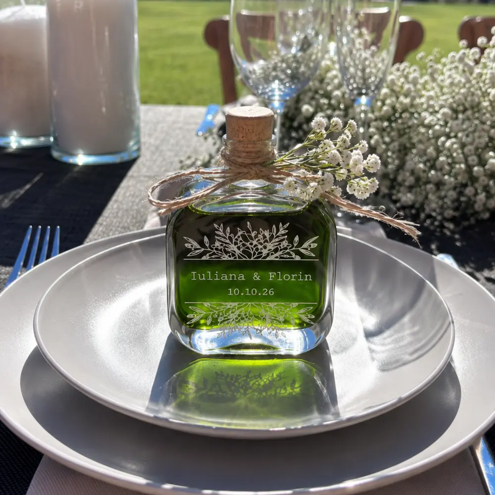 Botella Melanie de aceite de oliva personalizada para una boda