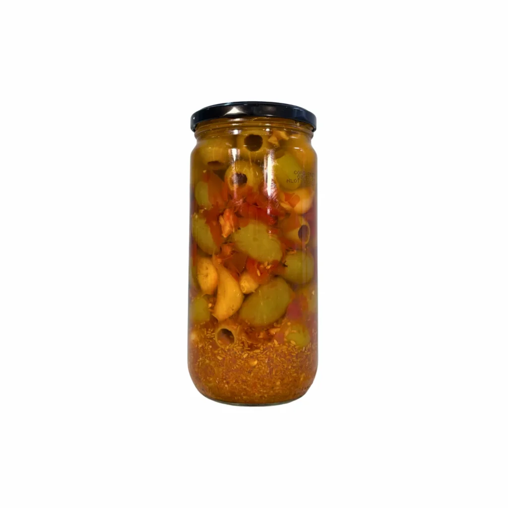 Aceitunas Gordal aliñadas vistas a través del cristal del tarro